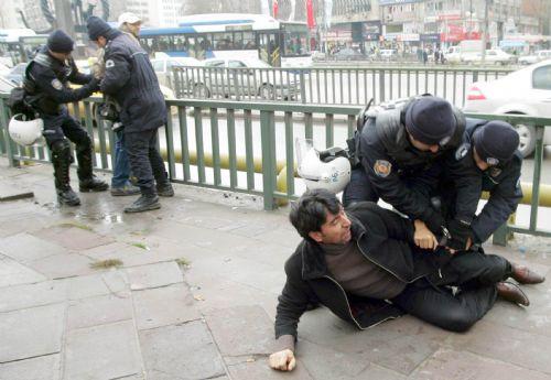 Polis TEKEL işçilerine müdahale etti - Resim 6