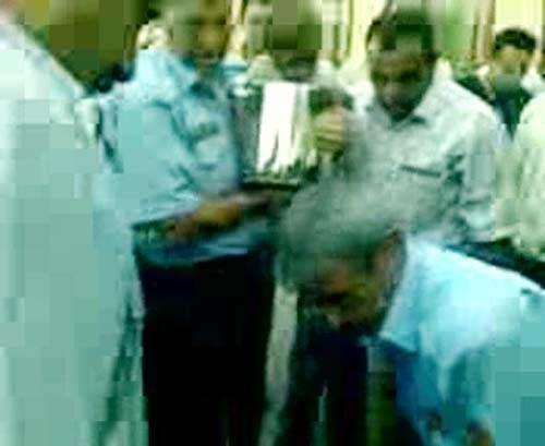 Esma tencereye sıkışınca