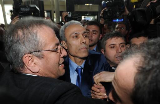 Ağca takımı elbiseyi çekti adeta poz verdi - Resim 5