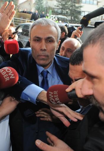 Ağca takımı elbiseyi çekti adeta poz verdi - Resim 7