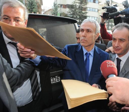 Ağca takımı elbiseyi çekti adeta poz verdi - Resim 15