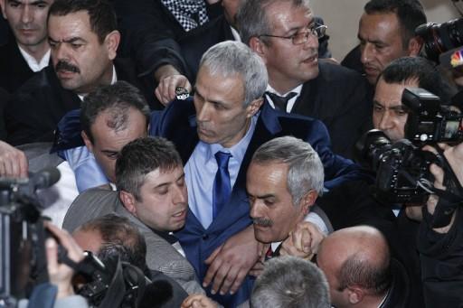 Ağca takımı elbiseyi çekti adeta poz verdi - Resim 4
