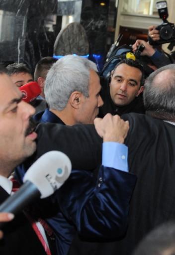 Ağca takımı elbiseyi çekti adeta poz verdi - Resim 18