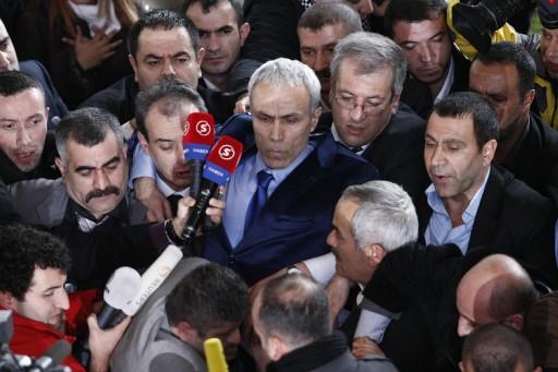 Ağca takımı elbiseyi çekti adeta poz verdi - Resim 2
