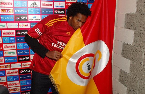 Joao Alves imzaladı