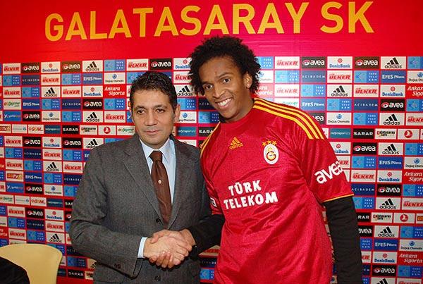 Joao Alves imzaladı