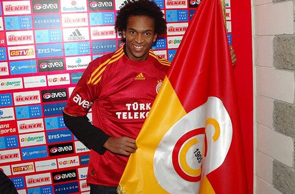 Joao Alves imzaladı