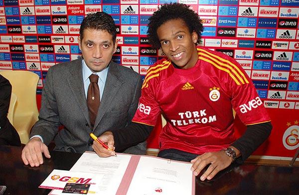 Joao Alves imzaladı