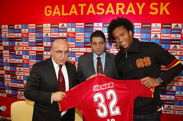 Joao Alves imzaladı