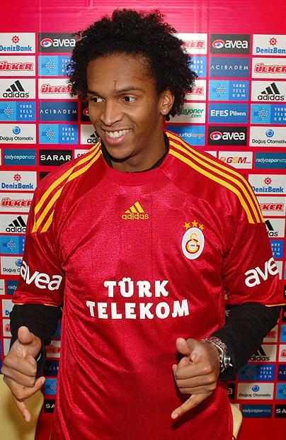 Joao Alves imzaladı