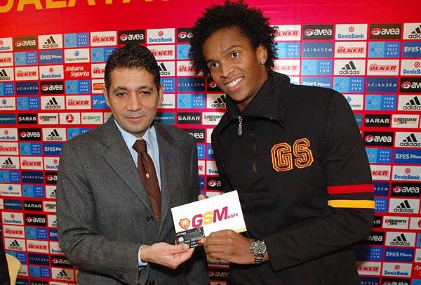 Joao Alves imzaladı