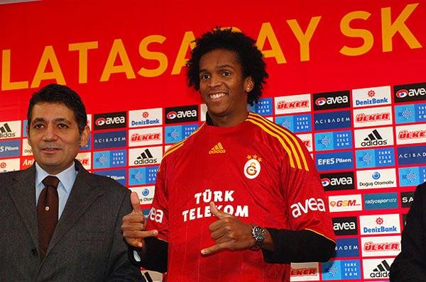 Joao Alves imzaladı