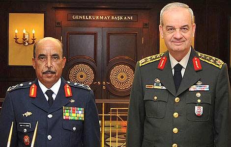 Başbuğ'un dikkat çeken yüz ifadesi - Resim 3