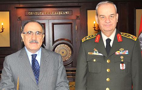 Başbuğ'un dikkat çeken yüz ifadesi - Resim 1