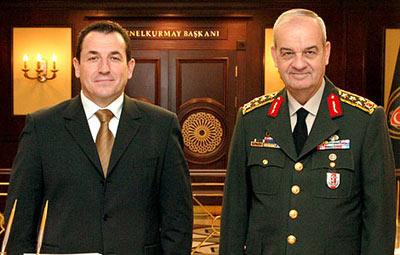 Başbuğ'un dikkat çeken yüz ifadesi - Resim 10