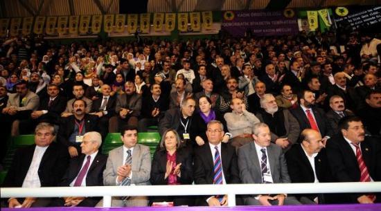 BDP Genel Başkanı'nı seçiyor - Resim 13