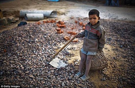 Güneşin batmadığı ülke'nin çocuk köleleri - Resim 4