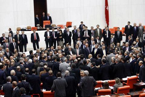 TBMM'de AKP+MHP kavgası - Resim 6