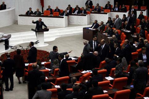 TBMM'de AKP+MHP kavgası - Resim 1