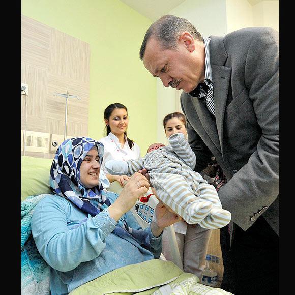 Erdoğan bebeğin gazını çıkardı - Resim 1