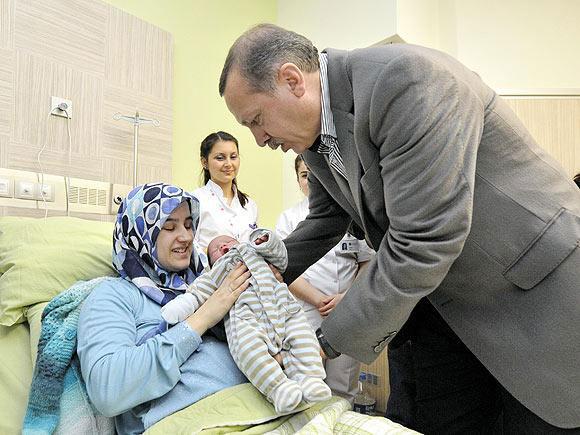 Erdoğan bebeğin gazını çıkardı - Resim 2