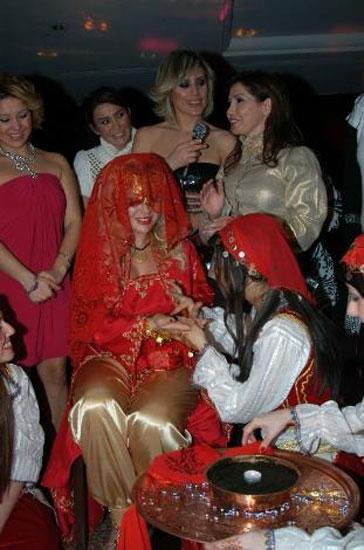 Hamile Yeliz kına gecesi yaptı - Resim 34