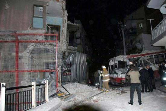Belediye otobüsünün freni boşaldı: 18 yaralı - Resim 6