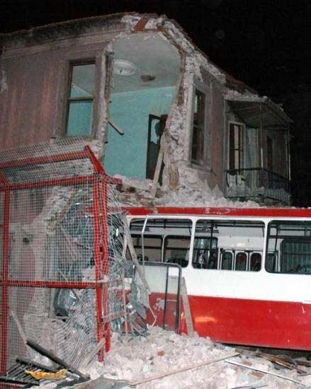Belediye otobüsünün freni boşaldı: 18 yaralı - Resim 4