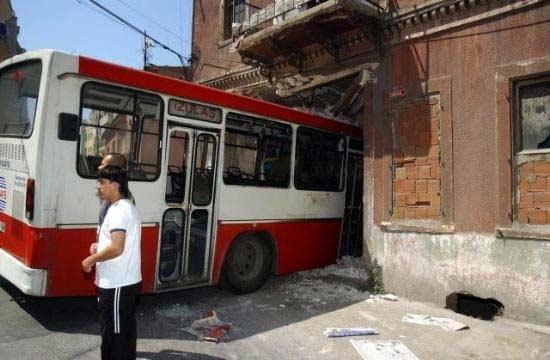 Belediye otobüsünün freni boşaldı: 18 yaralı - Resim 7