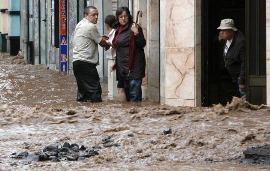 Madeira adasında sel - Resim 8