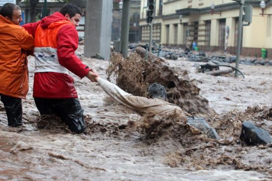 Madeira adasında sel - Resim 12