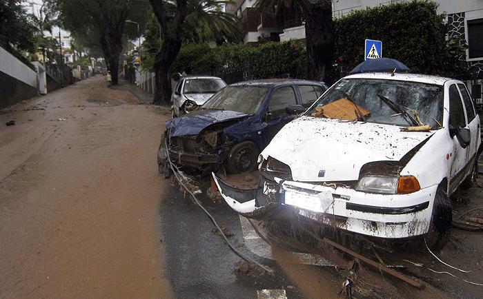 Portekiz'de sel faciası: 42 ölü - Resim 12
