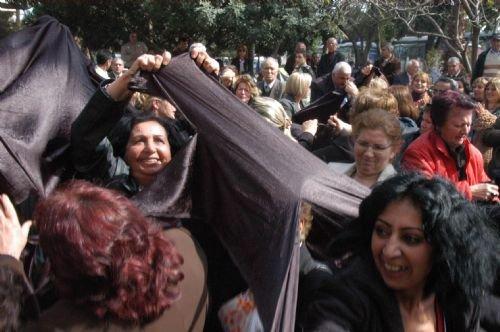 CHP'li kadınlar çarşaf yırttı - Resim 9