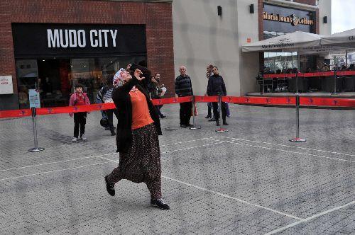 Şalvarlı kaymakam köylü kadına karşı