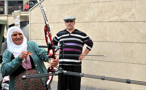 Şalvarlı kaymakam köylü kadına karşı