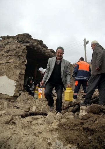 Elazığ'da 6 şiddetinde deprem - Resim 25