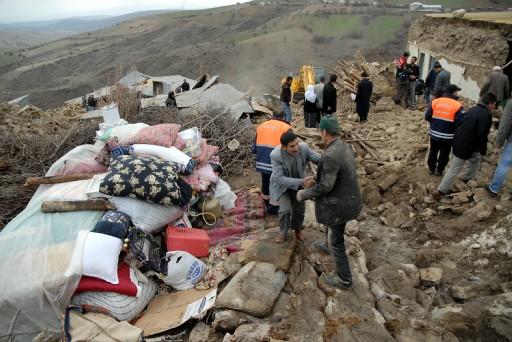 Elazığ'da 6 şiddetinde deprem - Resim 30