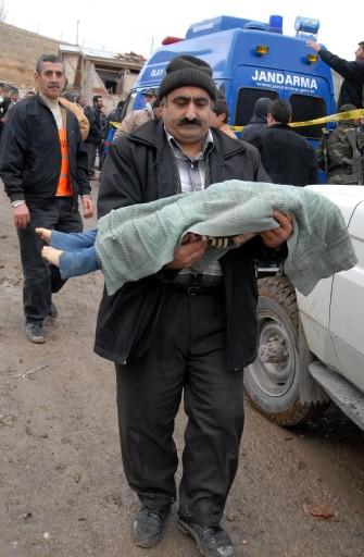 Elazığ'da 6 şiddetinde deprem - Resim 24