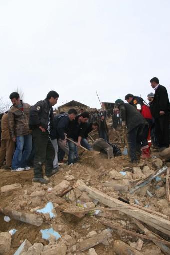 Elazığ'da 6 şiddetinde deprem - Resim 26
