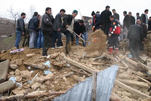 Elazığ'da 6 şiddetinde deprem - Resim 29