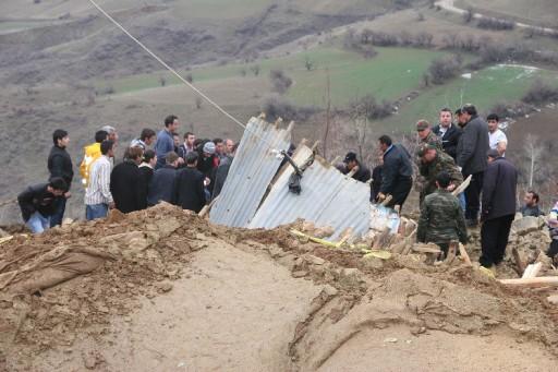 Elazığ'da 6 şiddetinde deprem - Resim 11