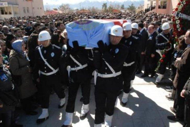 İntihar eden rektör son yolculuğuna uğurlandı - Resim 2