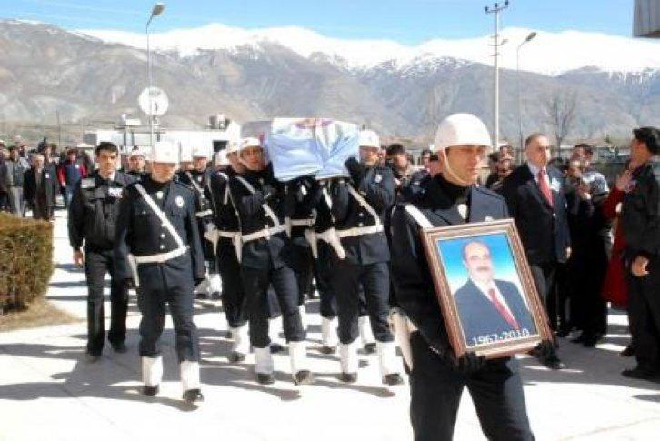 İntihar eden rektör son yolculuğuna uğurlandı - Resim 1
