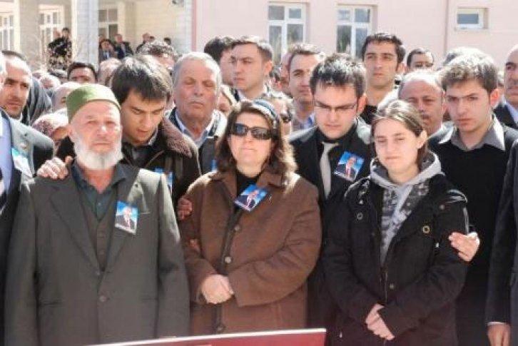 İntihar eden rektör son yolculuğuna uğurlandı - Resim 5