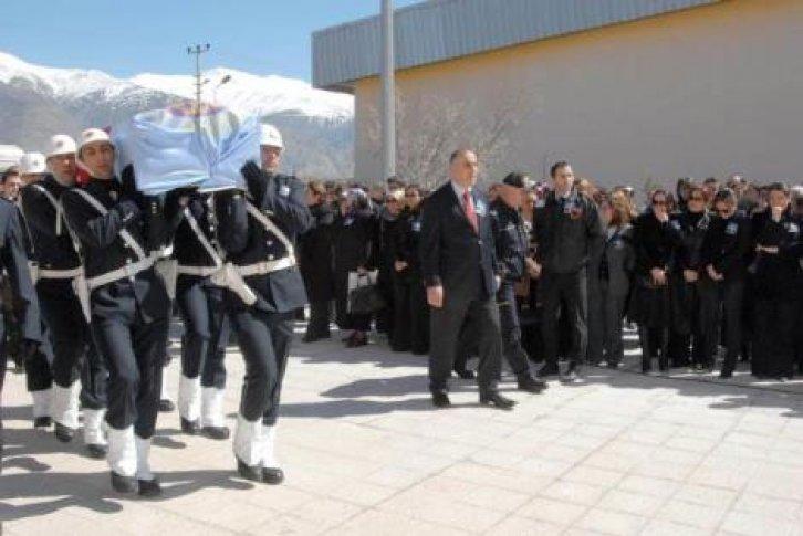İntihar eden rektör son yolculuğuna uğurlandı - Resim 8