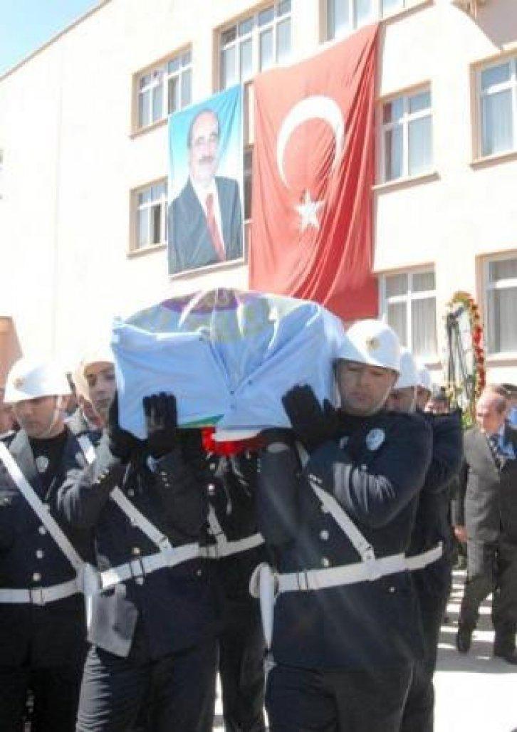 İntihar eden rektör son yolculuğuna uğurlandı - Resim 16