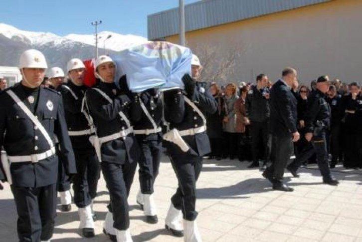 İntihar eden rektör son yolculuğuna uğurlandı - Resim 7