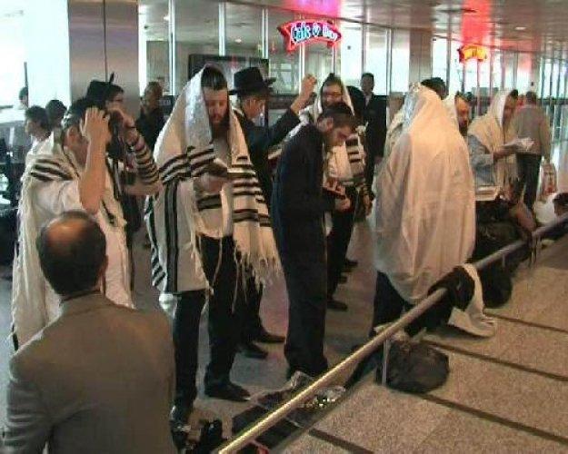 Yahudiler ayin yaptı Umreciler izledi - Resim 4