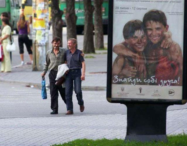 Afişlerle İnsanlar Yan Yana Gelince  - Resim 19