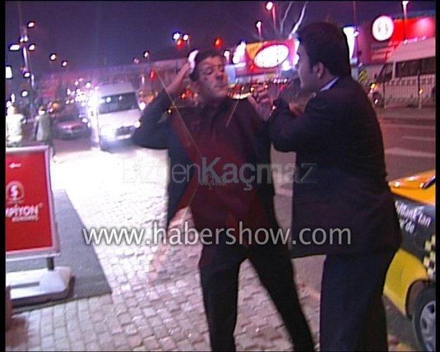 Hürriyet muhabiri Kaddafi'nin korumalarıyla kavga etti - Resim 6